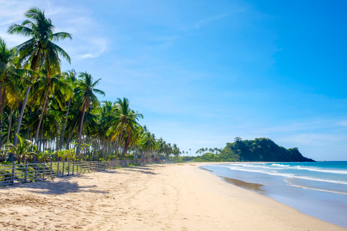 How do Zinc-based sunscreens work to block UV rays?
